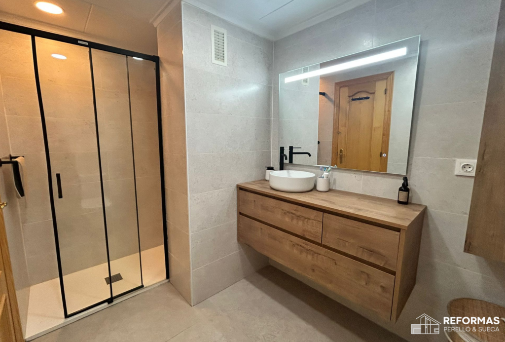 Instalción muebles de baño Reforma baño Perelló Sueca